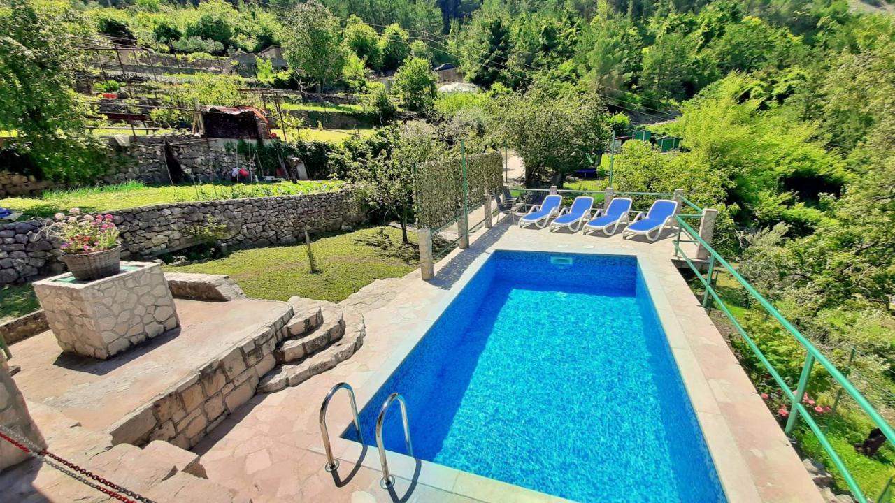 Holiday Home With A Private Pool Podspilje  Eksteriør bilde